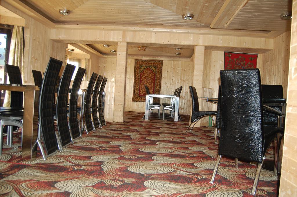 Hotel Zahgeer Continental Гульмарг Номер фото