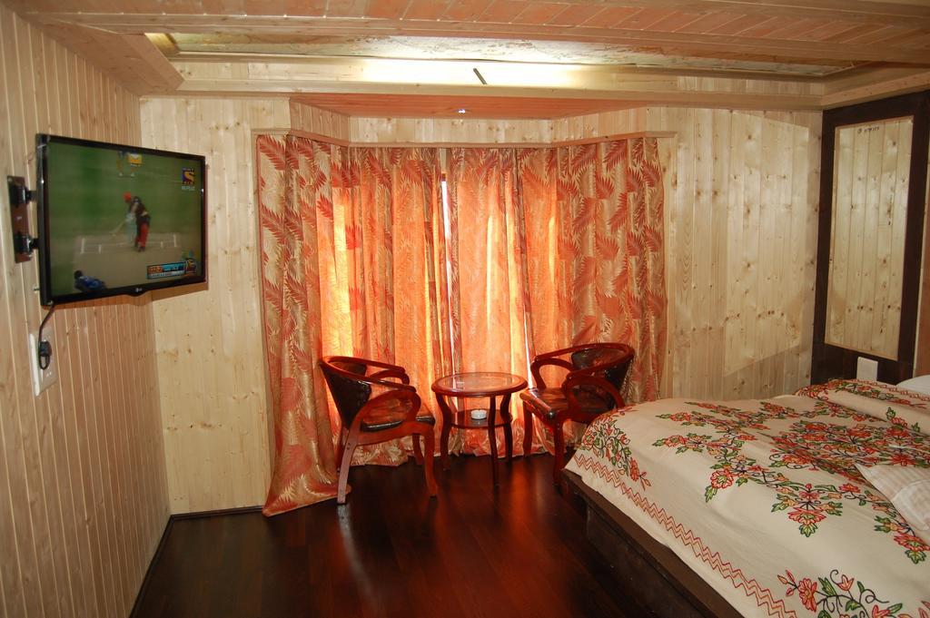 Hotel Zahgeer Continental Гульмарг Номер фото
