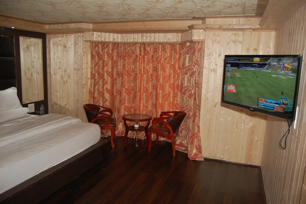 Hotel Zahgeer Continental Гульмарг Номер фото