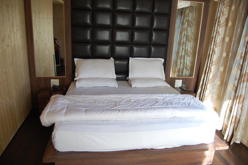 Hotel Zahgeer Continental Гульмарг Номер фото